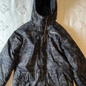 Boys Columbia coat, gray camo. Size 10-12